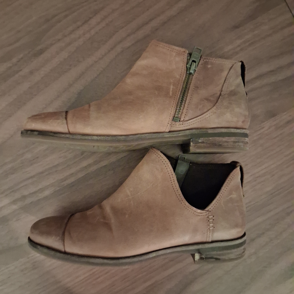 Timberland Men's Chukka Zip Ankle Boots in Taupe Brown